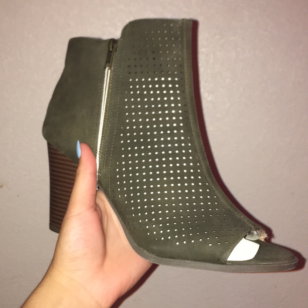 heeled boots